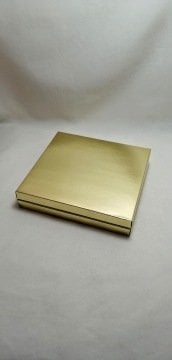 Küçük Kare Madlen Çikolata Hediye Kutusu (18x18 cm Küçük Boy 27 lik)