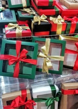 Hediyelik pencereli karton asetat kutular