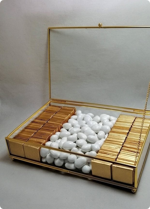 30*20 cm Kız isteme,Söz Çikolatası Metal kenarlı,Zincirli,Kapaklı çikolata kutusu ALTIN