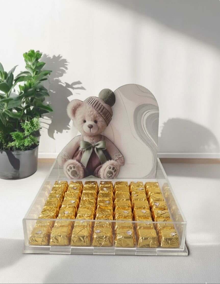 Yeşil kahve ayıcık dekorlu Pleksi çikolata sunum kutusu