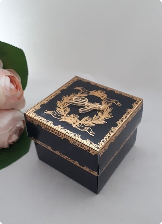 20 li 8x8x6 Cm Varak Baskılı Karton Siyah Kutu