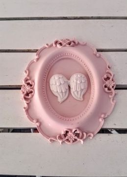 Oval Taş Çerçeve İçinde Melek Kanadı