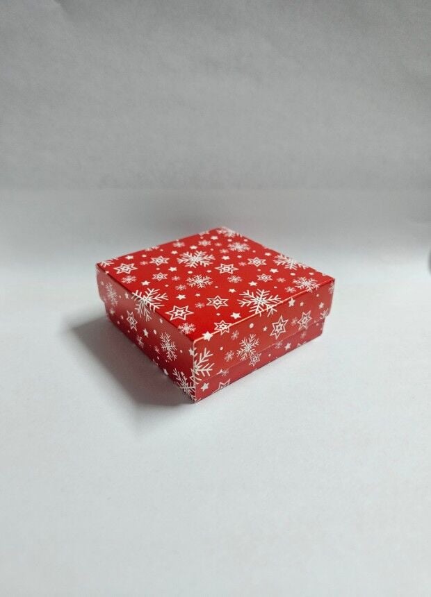 24 Lu (8x8x3 Cm) İçi Süngerli Kar Desenli Kırmızı Karton Bilezik Takı Kutuları